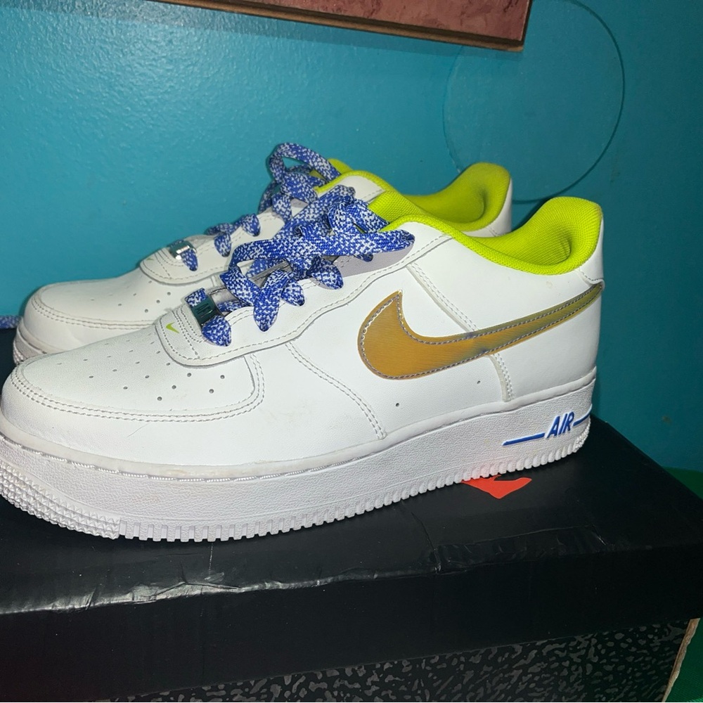 Nike Kids White and Gold Sneakers